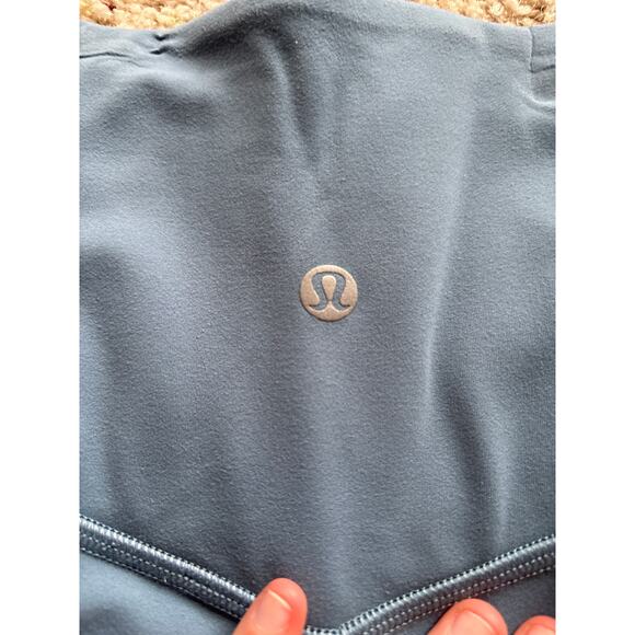 EUC Lululemon Athletica Blue Flared Leggings Size 2 - Picture 3 of 3
